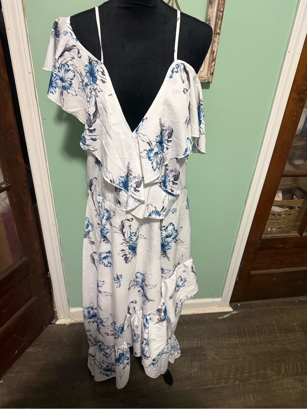 Blue white floral cold shoulder ruffle sundress 16 18 1X 2x